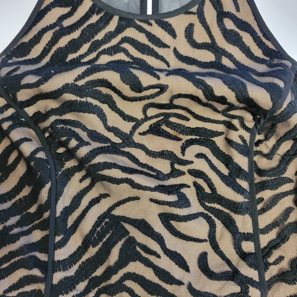BCBG MAX AZRIA LARKE EMBROIDERED SLEEVELESS TOP BLACK NWOT - Picture 2 of 4